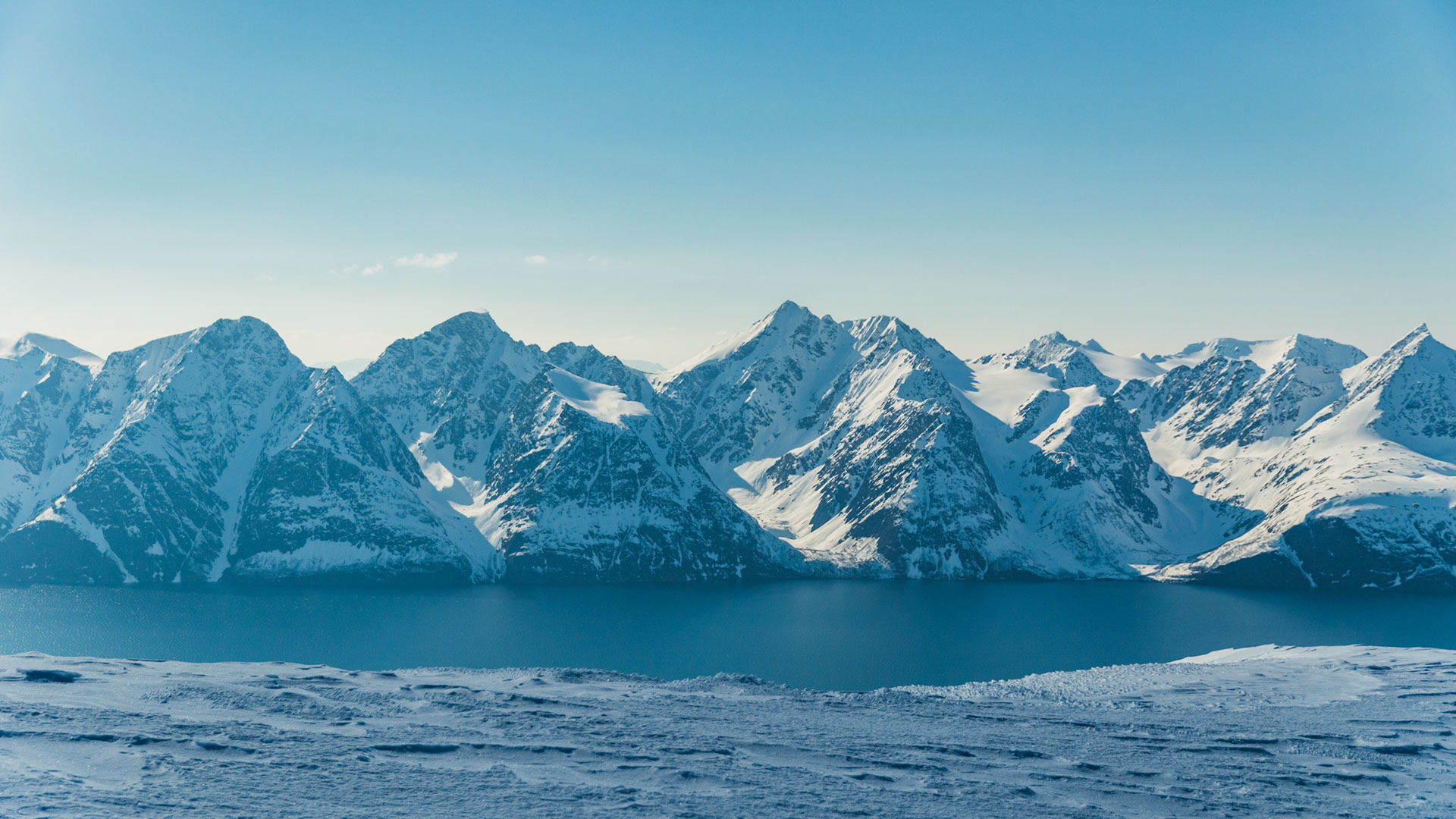 Blick Ueber Den Lyngen Fjord Von Der Skitour Storhaugen Mit Dem Boot