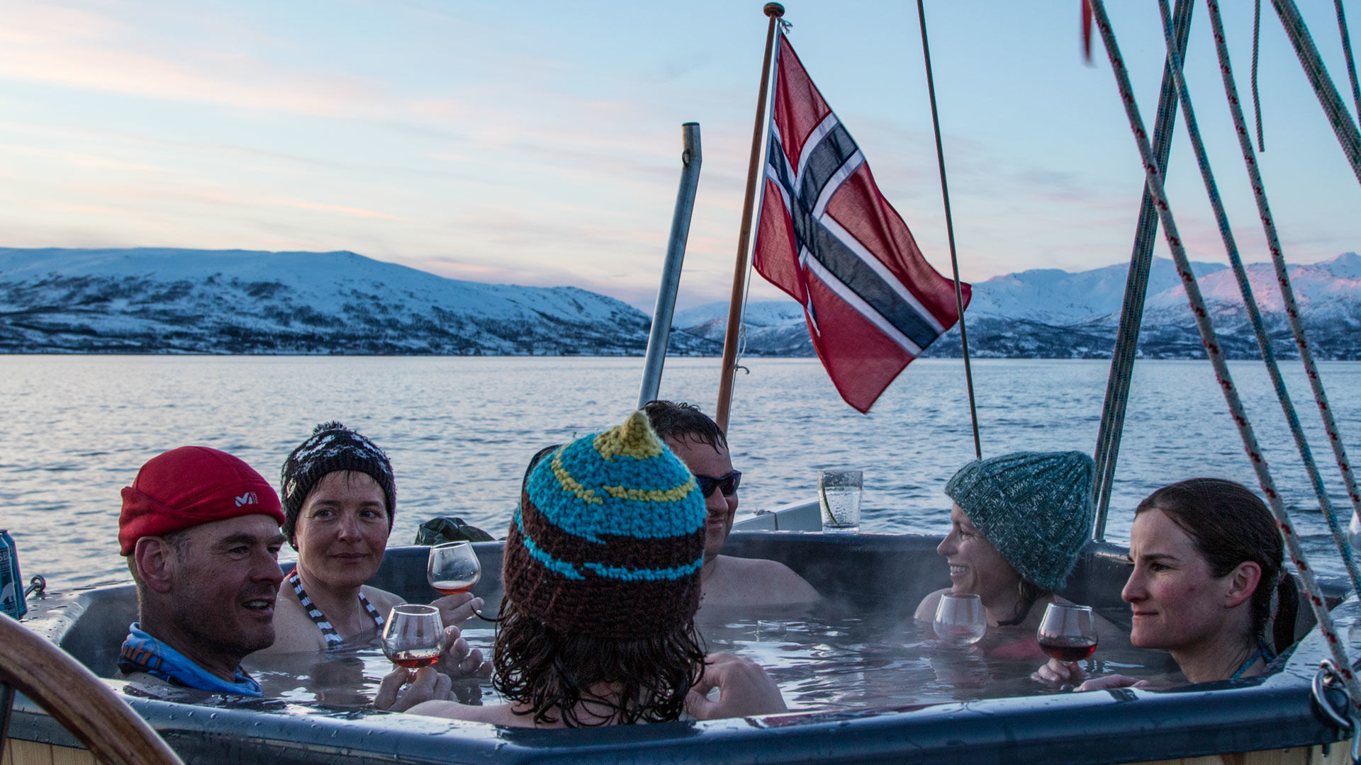 Im Hottub Auf Dem Schiff Im Lyngenfjord