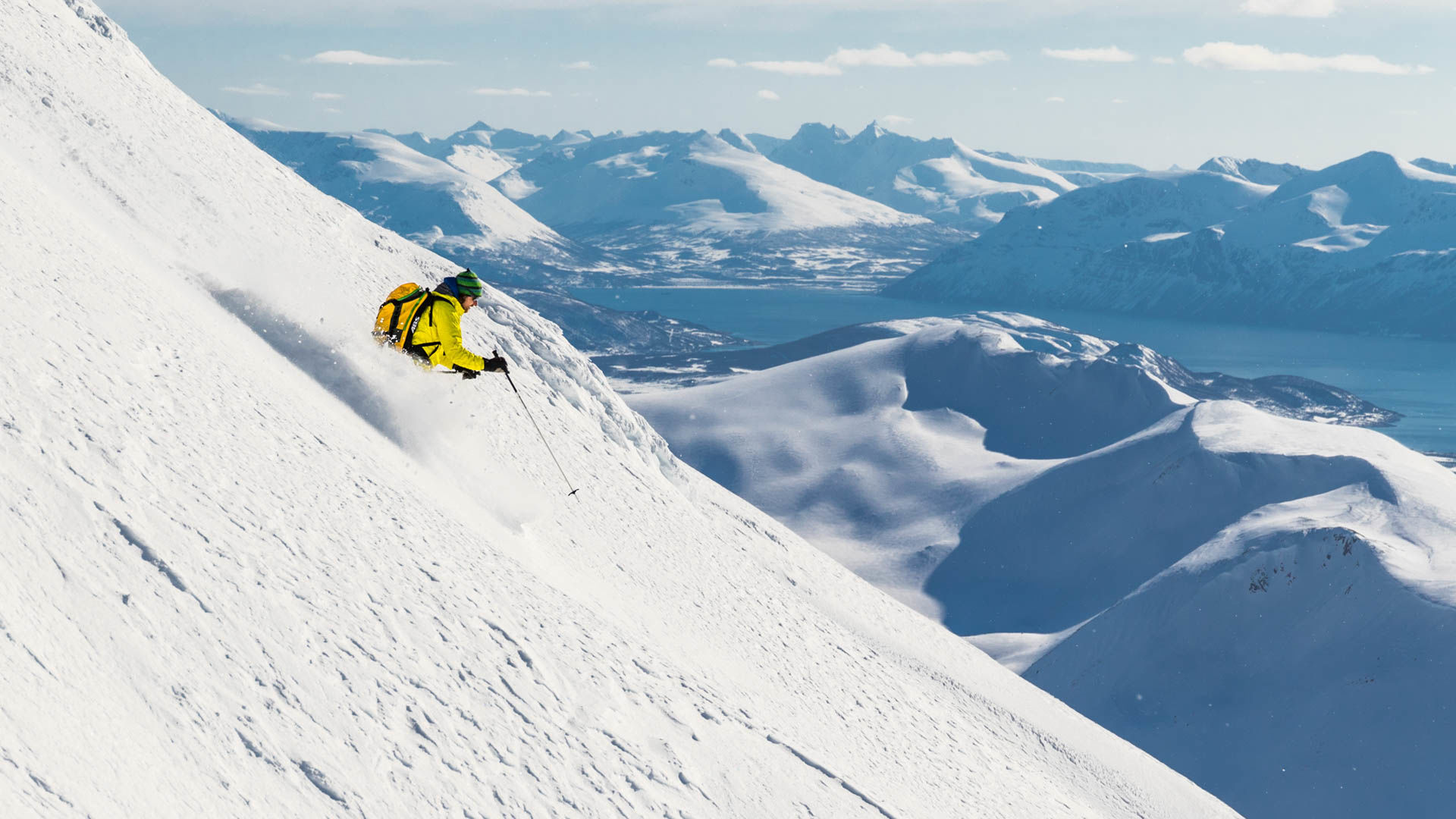 Traum Abfahrt In Den Lyngen Alpen Skitouren In Norwegen Mit Dem Schiff